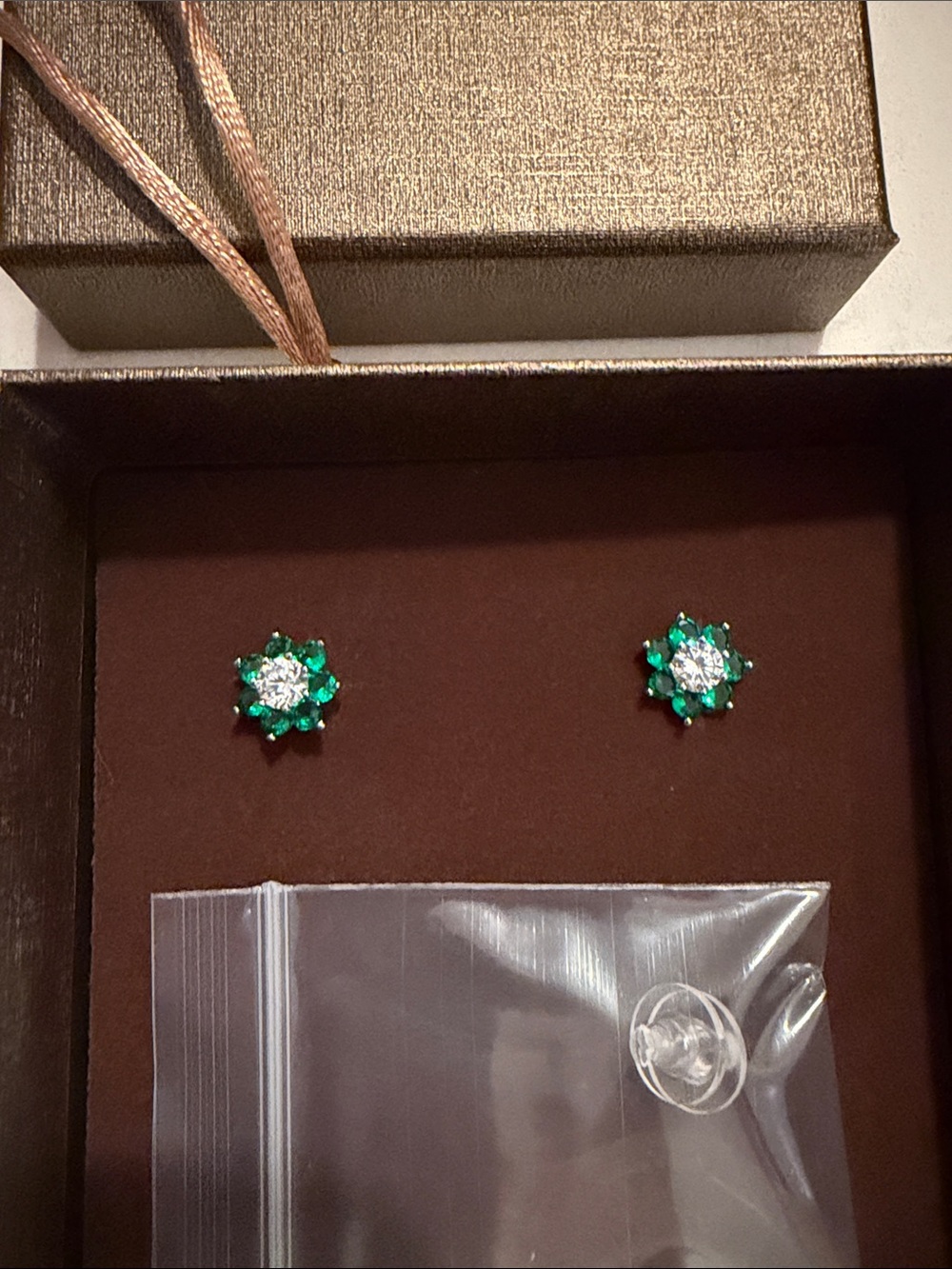 Anna Zuckerman Emerald Daisy Stud Earrings - Picture 3 of 3